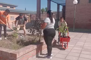 Los arreglos de las escuelas siguen de la mano de padres y el trabajo comunitario