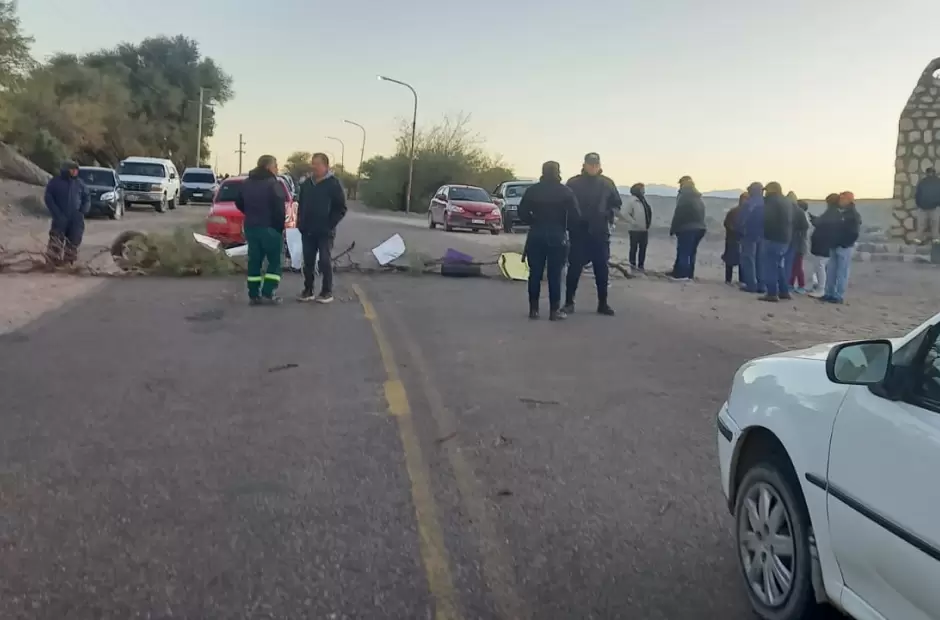 Corte de ruta en el ingreso a Saujl, Fiambal