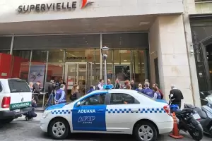 20 bancos y financieras fueron allanados por presuntas maniobras con el dlar