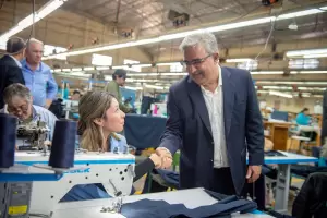 El gobernador recorri las fbricas textiles de Recreo: Produccin plena y exportacin a distintos pases
