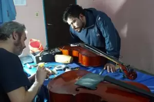 Reparacin de instrumentos de cuerdas de las sedes orquestales