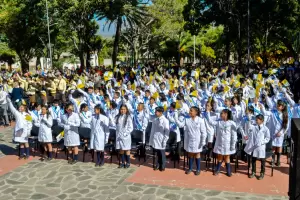 Ms de 200 alumnos prometieron Lealtad a la Constitucin frente a la imagen del Beato Esqui