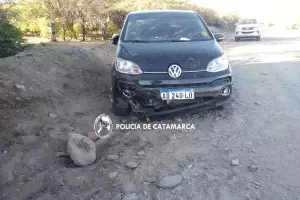 Un adolescente perdi el control de un auto y derrap en La Paz