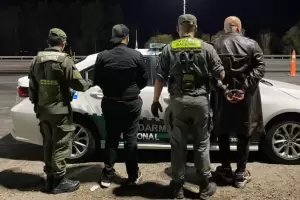 Un asesor de la Cmara de Senadores de la Nacin fue detenido con 92 pastillas de xtasis e intent coimear a Gendarmera