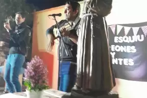 Los jvenes celebraron al Beato Esqui con un fogn