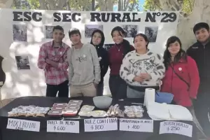 Alumnos participaron en la feria artesanal en Andalgal