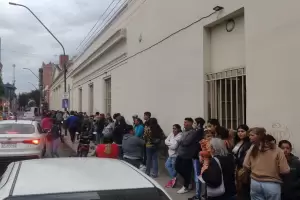 Manifestacin frente al Correo Argentino: Reclaman que no pueden cobrar las asignaciones
