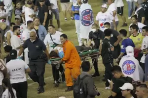 12 personas murieron en El Salvador, por una estampida en un estadio de ftbol