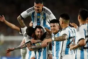 Los jugadores de la Seleccin argentina llegan al pas para el inicio de las Eliminatorias