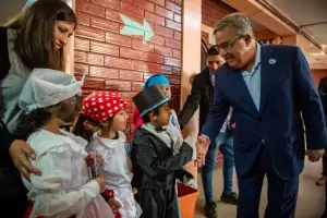 El Gobernador recorri los trabajos de refaccin en la Escuela Sarmiento-Moreno