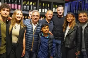 Jvenes emprendedores inauguraron un nuevo local comercial en el centro capitalino