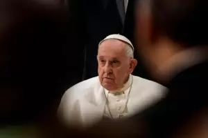 Por un cuadro de fiebre, el Papa suspende su agenda
