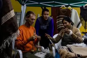 Talleres y feria artesanal en el Primer Encuentro de Tejedoras e Hilanderas