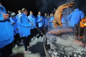 El plantel Sub 20 de Argentina tuvo un merecido descanso en San Juan con un asado y baile de malambo