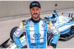 El paso bien argento de Canapino por el Desfile de Pilotos de las 500 Millas de Indianpolis