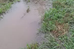 Desborde del canal sobre Ruta n 1: vecinos de El Hueco reclaman respuesta a Riego