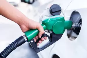 Dos compaas aumentan el precio de los combustibles
