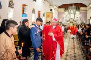 Urbanc confirm en la fe a 28 jvenes y adultos en Pacln