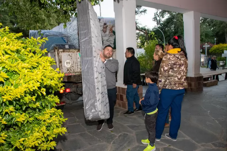 educacion y desarrollo social entregaron colchones nuevos a la escuela hogar nº601 4