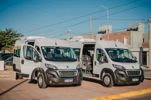 Entregaron una nueva combi para el traslado de estudiantes en la Escuela Especial N34