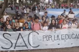 El ISAC se moviliza en reclamo de mejoras edilicias y educativas