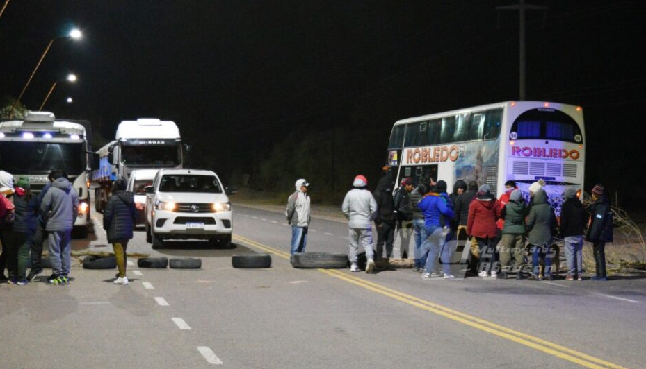 Sigue el corte en Ruta n° 60 y los manifestantes denuncian amenazas ...