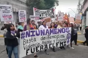 En un nuevo aniversario del Ni Una Menos, en la marcha pidieron justicia por Karina Chazarreta