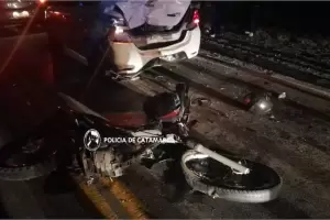Choc un auto detenido en la ruta por un siniestro fatal y muri camino al hospital