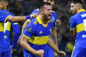 Boca derrot a Colo Colo y sell su pase a octavos, en un partido plagado de lesiones