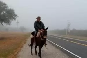 Cabalg seis das desde Crdoba para cumplir su promesa de visitar a la Virgen del Valle