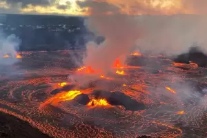 Alerta en Hawaii: El volcn Kilauea entr en erupcin y despidi ros de lava