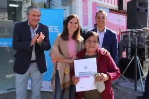 Raverta entreg 24 resoluciones de jubilaciones en la nueva sede de ANSES en Saujil