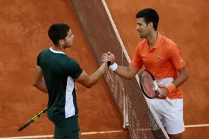 Djokovic-Alcaraz, el choque de dos generaciones para definir al primer finalista de Roland Garros