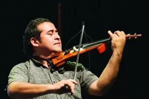 Nstor Garnica en el cierre de la pea "Caravana Catucha, Camino al Poncho"