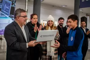 Ms de 600 estudiantes recibieron sus netbooks del programa Sigamos Conectados