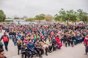 Jalil entreg� decretos de adjudicaci�n en el B� Santa Marta