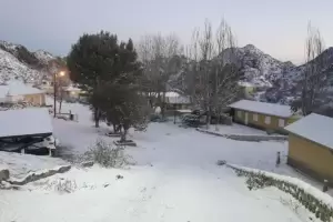 Las bajas temperaturas siguen dejando nevadas en el interior catamarqueo