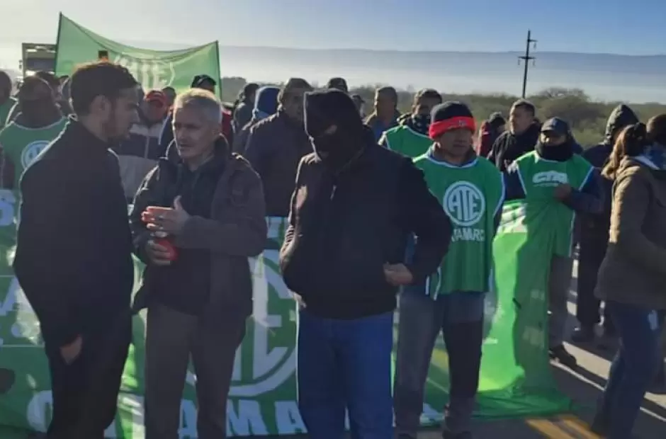 Ricardo Arvalo en el corte de Ruta n 38