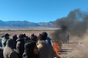 Cientos de fiambalenses tomaron terrenos fiscales y cortan Ruta n 60