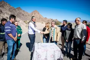 Se rubric el contrato para construir el puente sobre Ro Los rboles