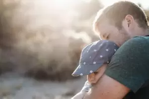 Da del padre: El Congreso evala modificar la licencia por paternidad