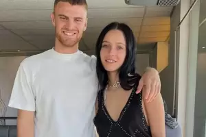 Lucas Beltrn, el delantero del Millonario, de visita con su novia catamarquea