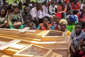 Horror en Uganda: Un grupo yihadista masacr a 41 estudiantes en una escuela secundaria