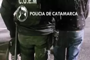 Lo aprehendieron por golpear a su pareja