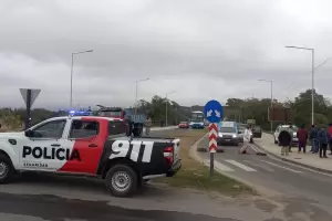 Municipales de Valle Viejo cortan el ingreso al departamento en Tres Puentes