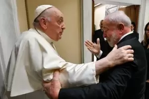 Con un emotivo abrazo, el Papa recibi a Lula da Silva en el Vaticano