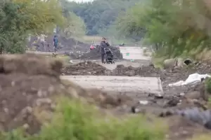 Allanan el barrio Emerenciano Sena para investigar una extraa pavimentacin