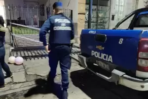 Tragedia en Crdoba: Un nio de cuatro aos muri luego de que se le cayera encima un portn