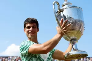 Carlos Alcaraz, campen en el csped de Queen's