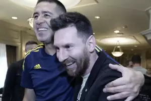 Comenz la despedida de Riquelme pero la locura es por Messi